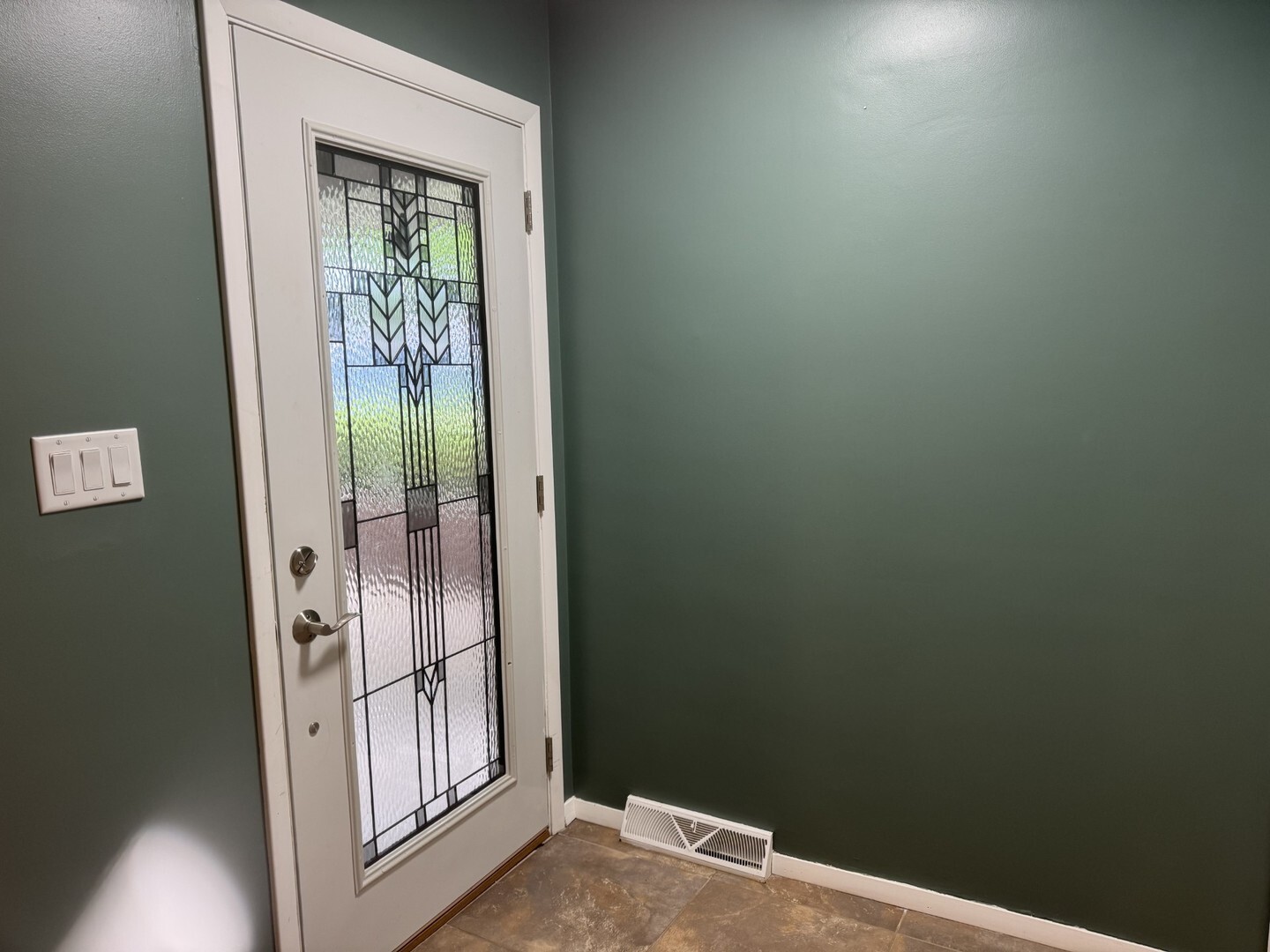 Property Photo: 1530 Linden Avenue IL 61301