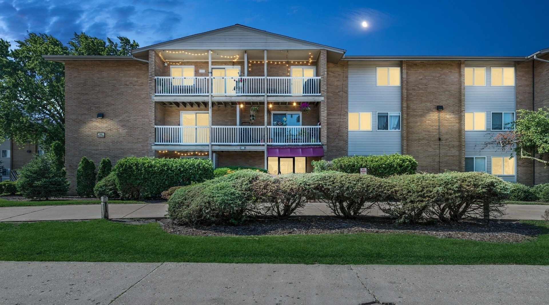 Property Photo: 910 Beau Drive 211 IL 60016