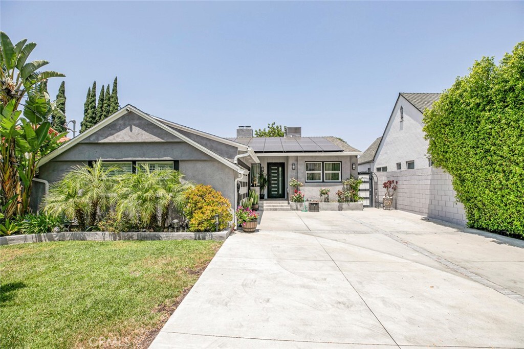 Property Photo: 15409 Wyandotte Street CA 91406