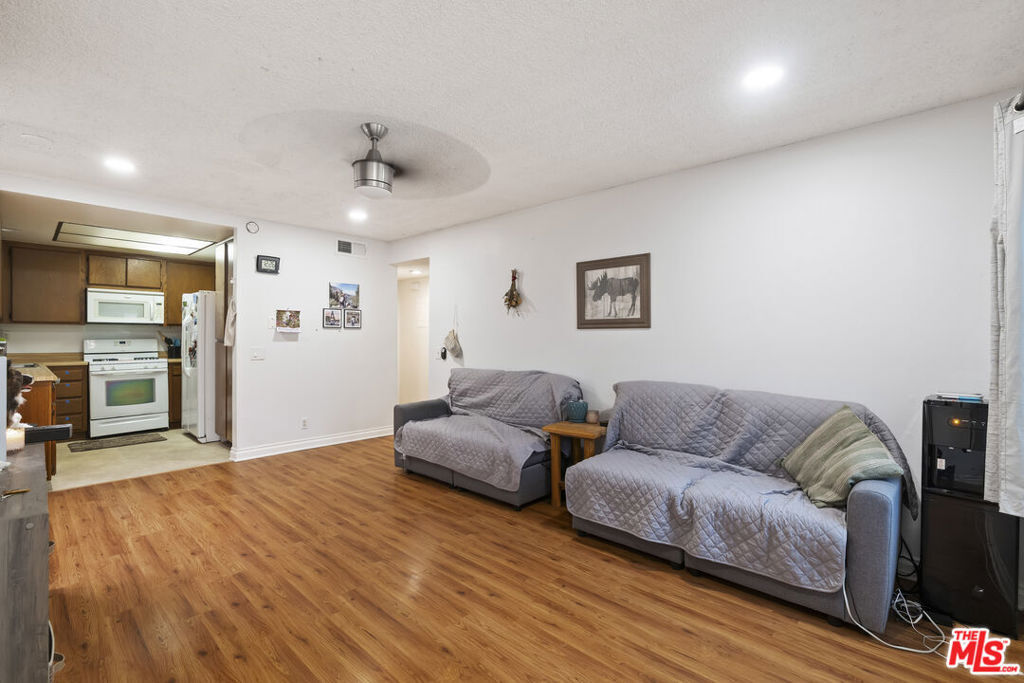 Property Photo: 2940 Deacon Street 31 CA 93065