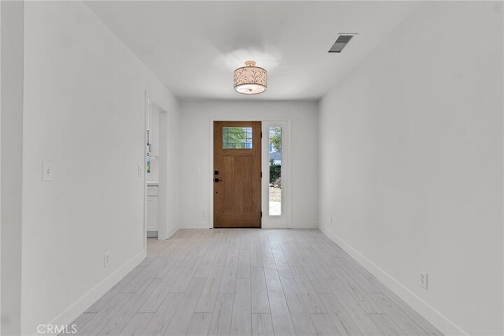 Property Photo:  221 Acacia Lane  CA 91320 