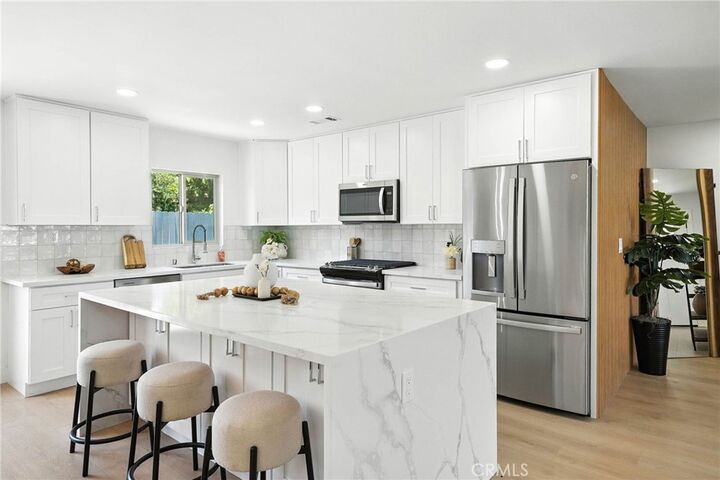 Property Photo:  12602 Roberto Way  CA 92064 