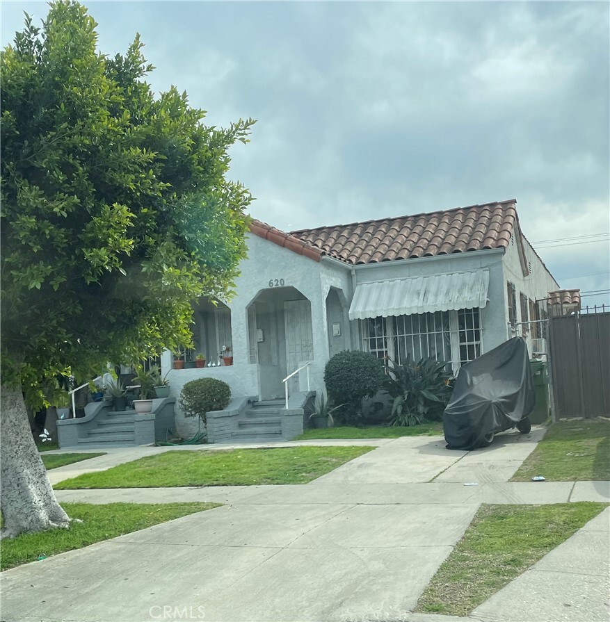 620 E 84th Street  Los Angeles CA 90001 photo