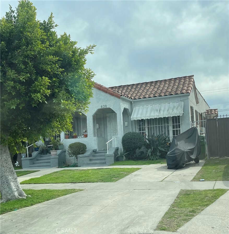 Property Photo:  620 E 84th Street  CA 90001 