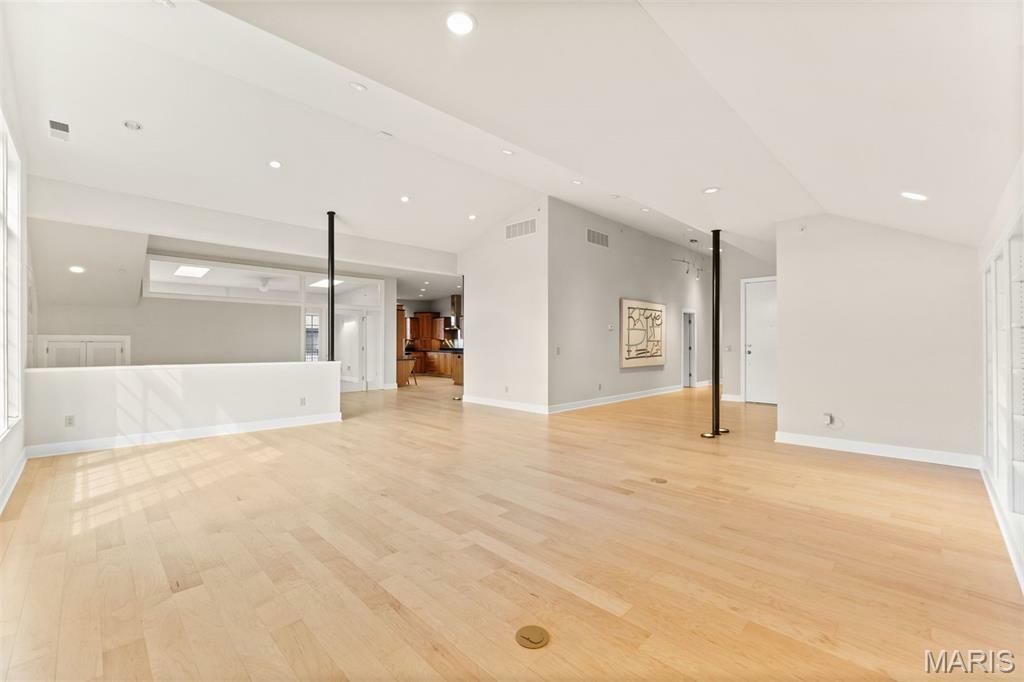 Property Photo: 6 Brighton Way 4D MO 63105