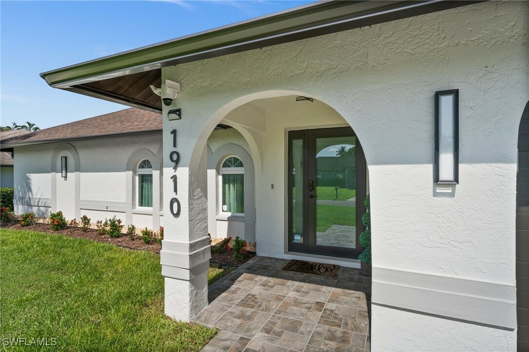 Property Photo: 1910 SE 10th Place FL 33990
