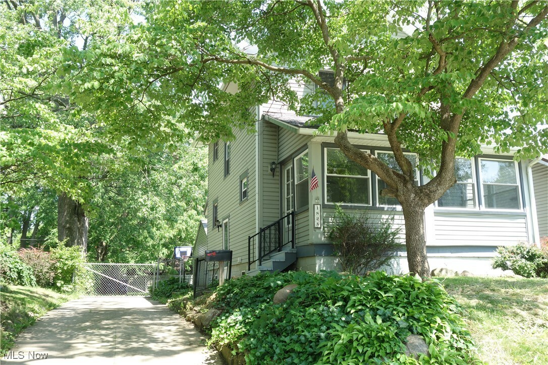 Property Photo: 1825 Glenmount Avenue OH 44301