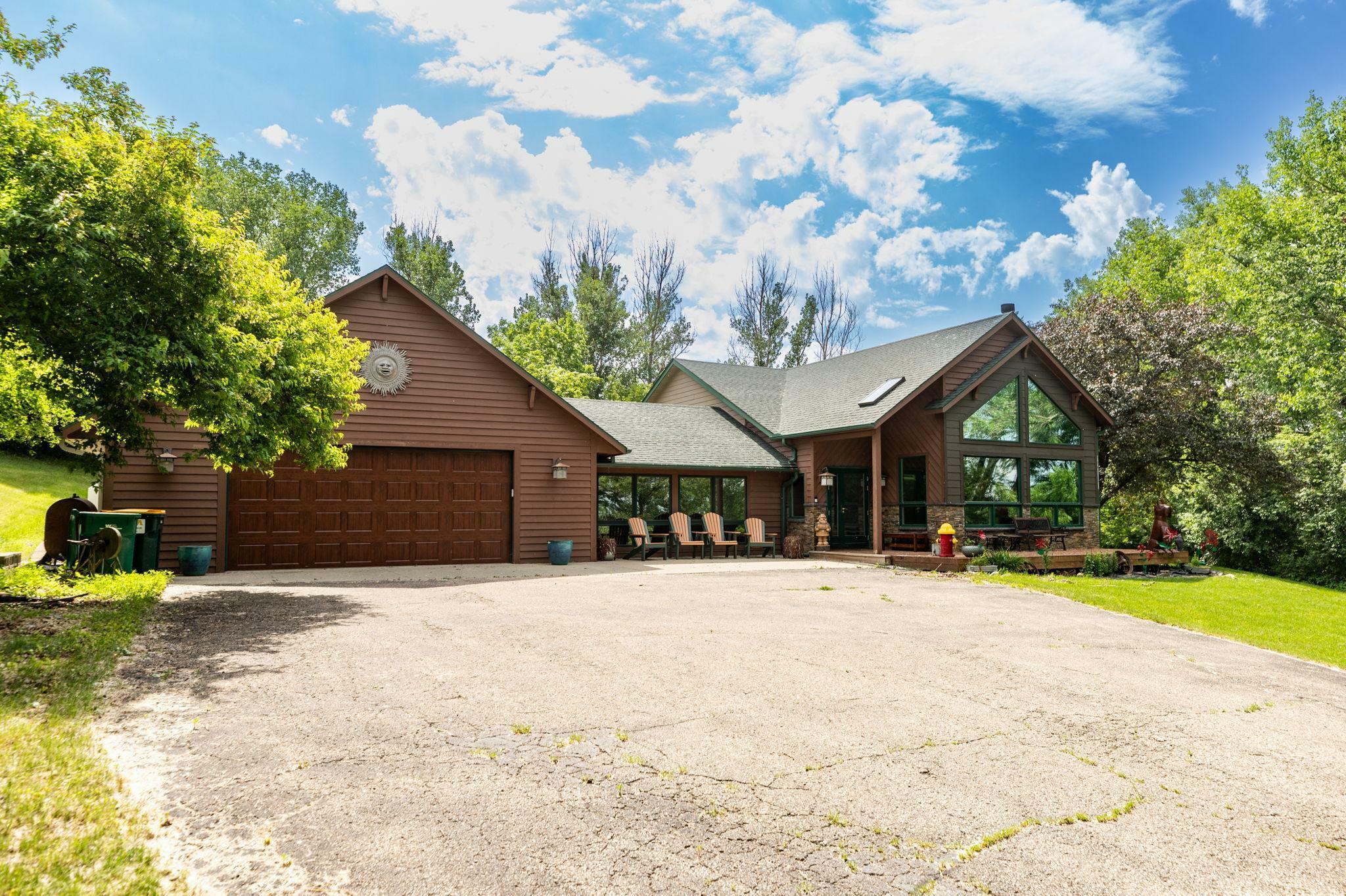 Property Photo:  175 6th Lane NE  MN 55960 