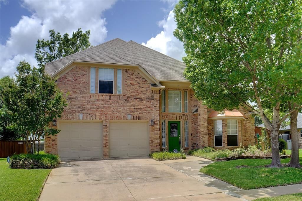 Property Photo: 448 Shade Tree Circle TX 76054
