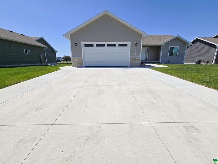 Property Photo:  1404 Country Club Dr  SD 57025 