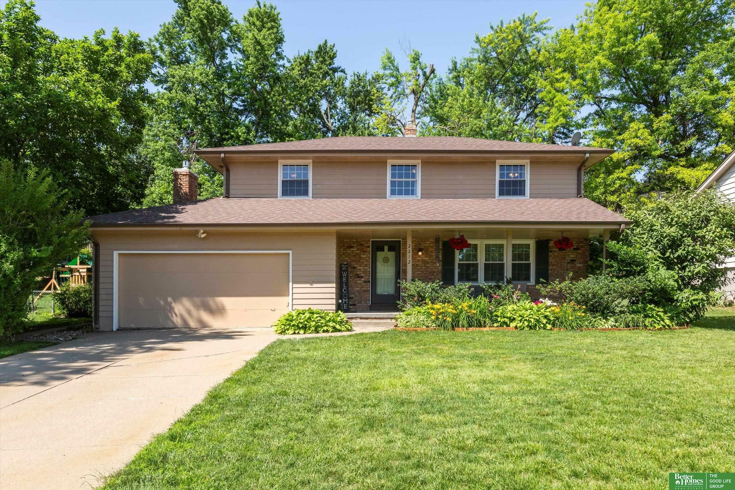 Property Photo: 2212 N 99 Street NE 68134
