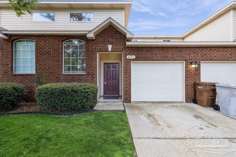 Property Photo: 2172 Hadleigh Hills Ct FL 32566