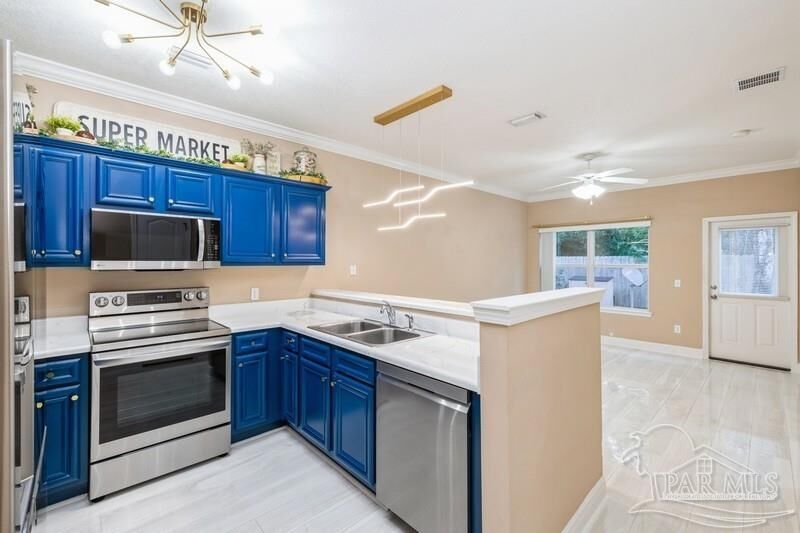 Property Photo: 2172 Hadleigh Hills Ct FL 32566