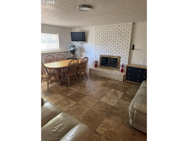 Property Photo:  13511 SE Market St  OR 97233