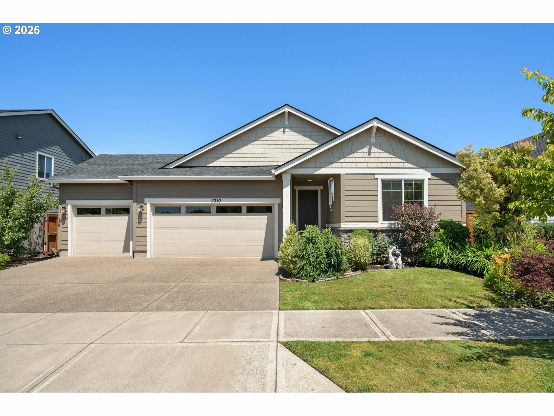 Property Photo: 2310 S Heather St OR 97113