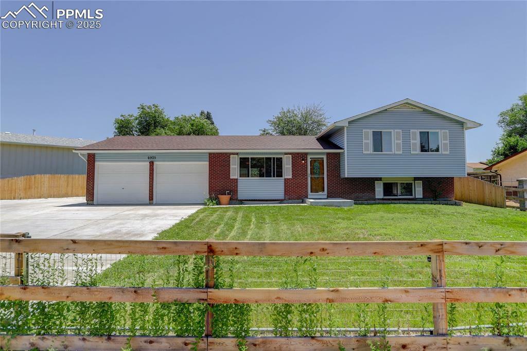 Property Photo: 6925 Burroback Avenue CO 80911