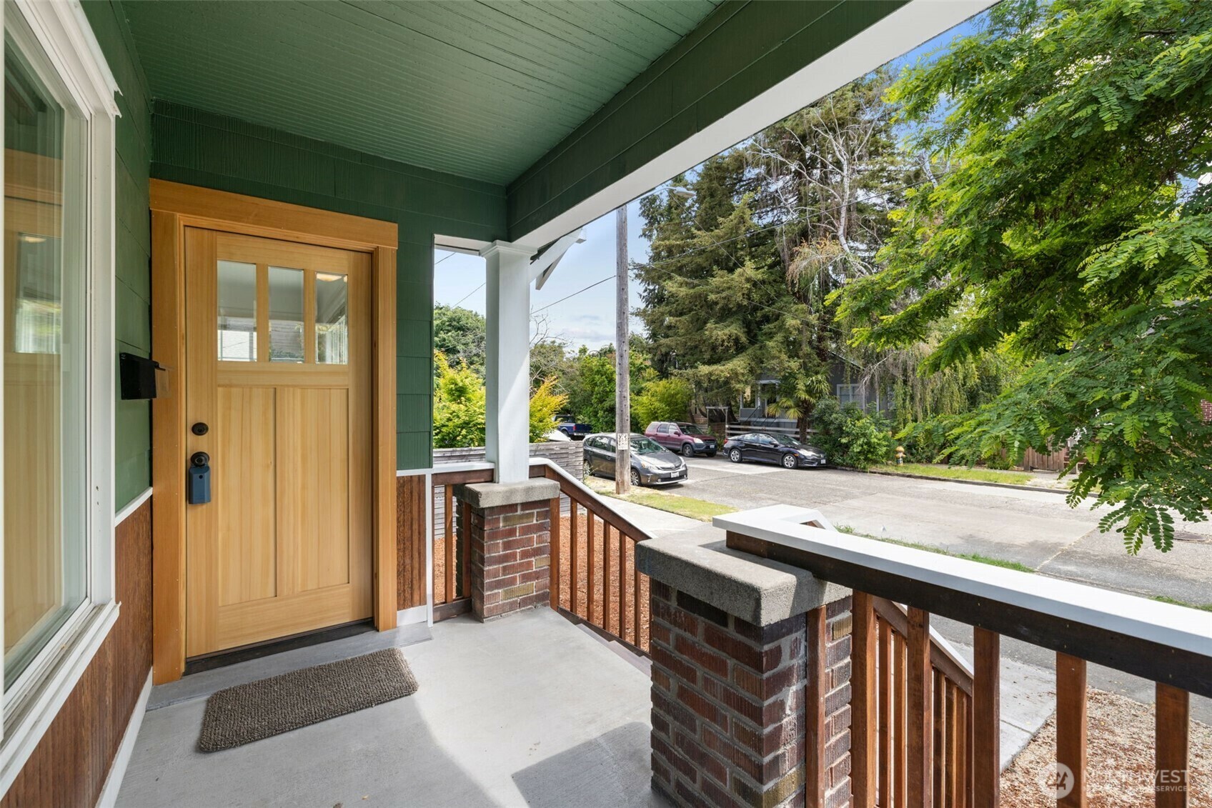 Property Photo: 6427 Flora Avenue S WA 98108