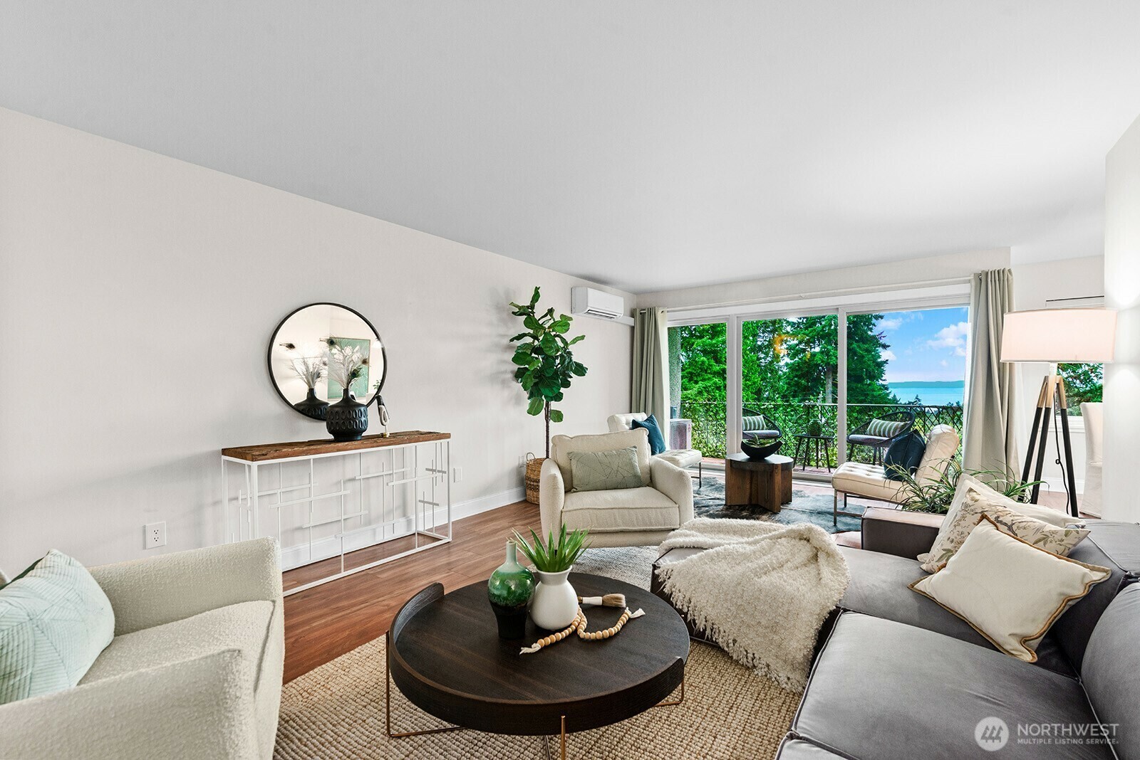 Property Photo: 11515 Greenwood Avenue N B WA 98133