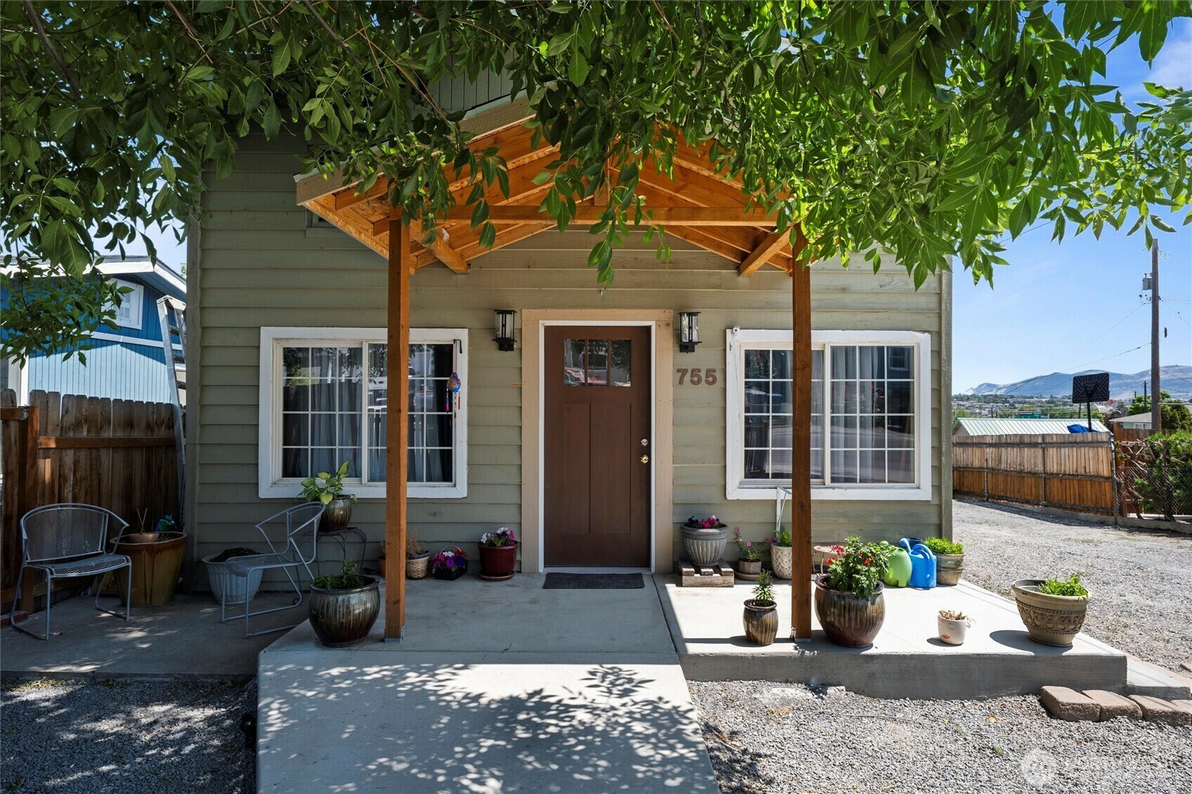 Property Photo: 755 S Chelan Ave WA 98801