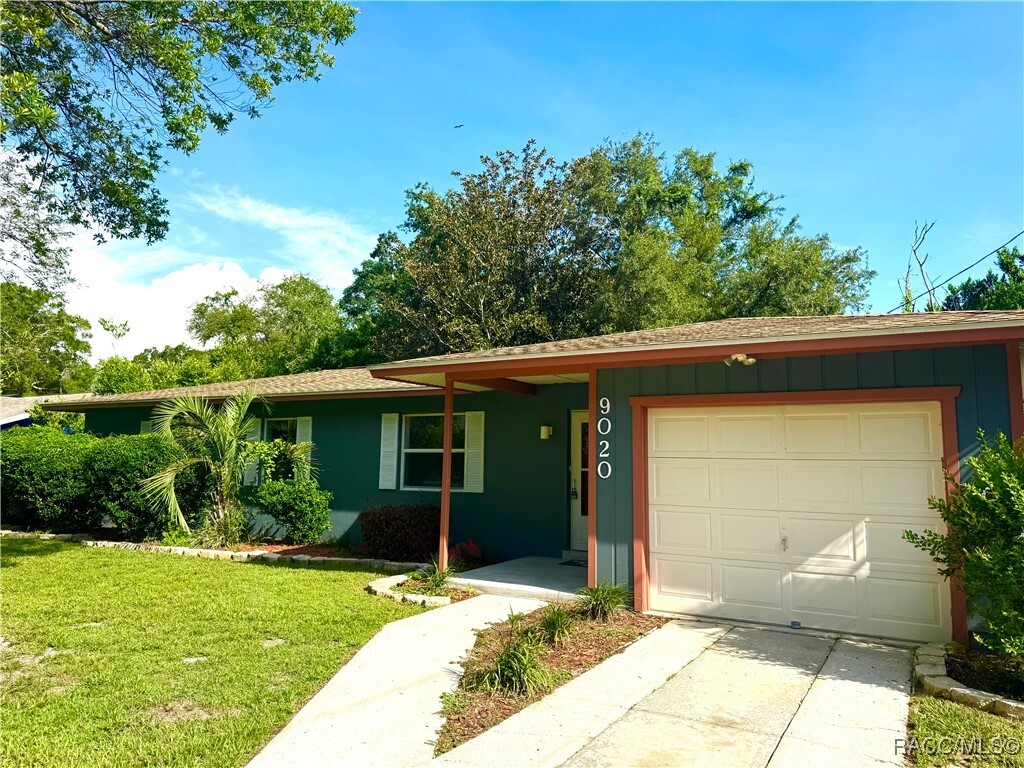 Property Photo: 9020 N Arcadia Way FL 34434
