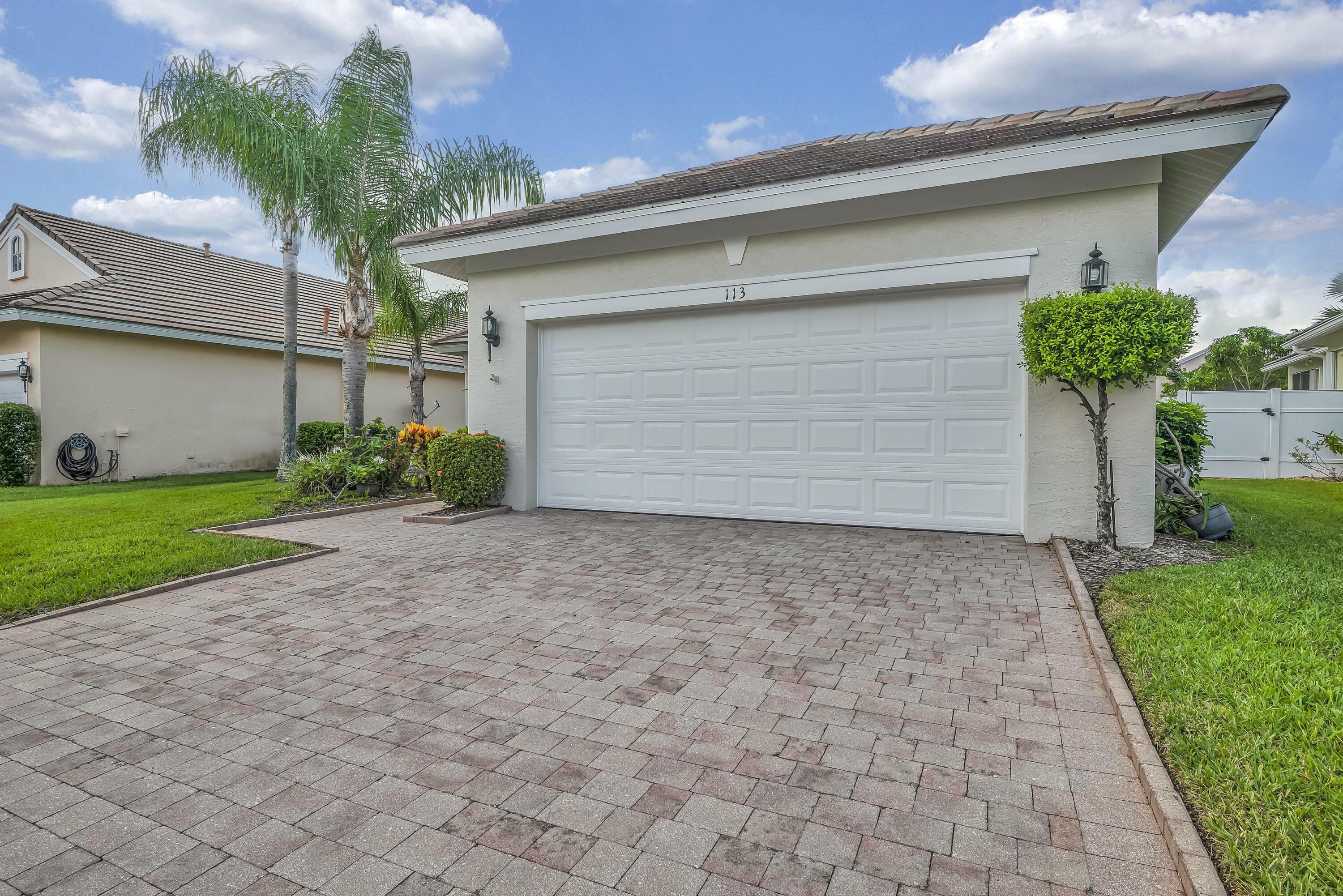 Property Photo: 113 NW Swann Mill Circle FL 34986