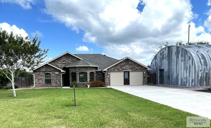 39785 Resaca Blvd.  Los Fresnos TX 78566 photo