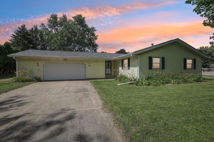 1552 Johnson Street  Stoughton WI 53589 photo