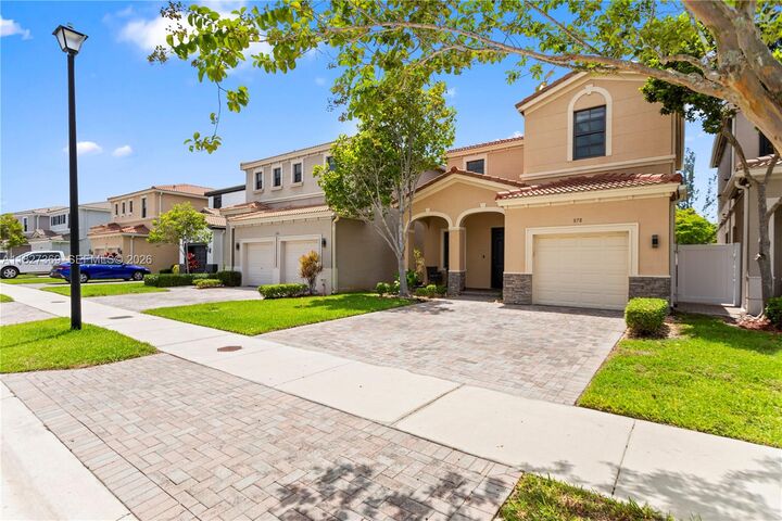 Property Photo:  878 NE 191st St  FL 33179 