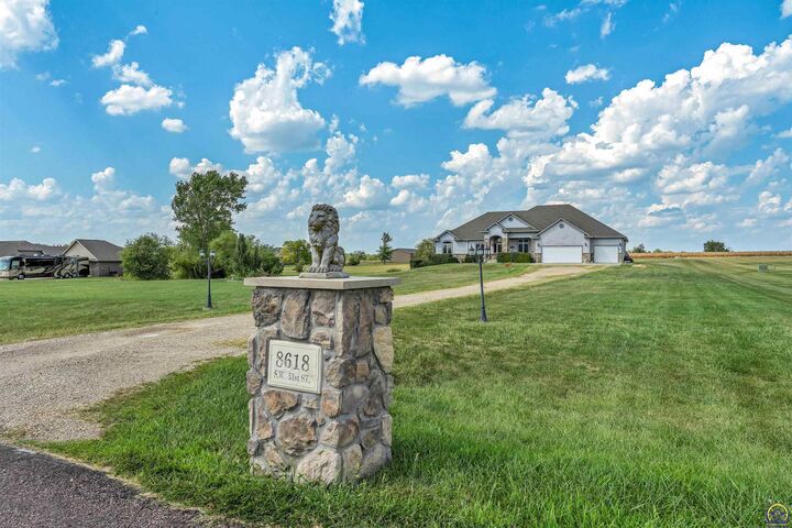 Property Photo: 8618 SW 51st St KS 66610