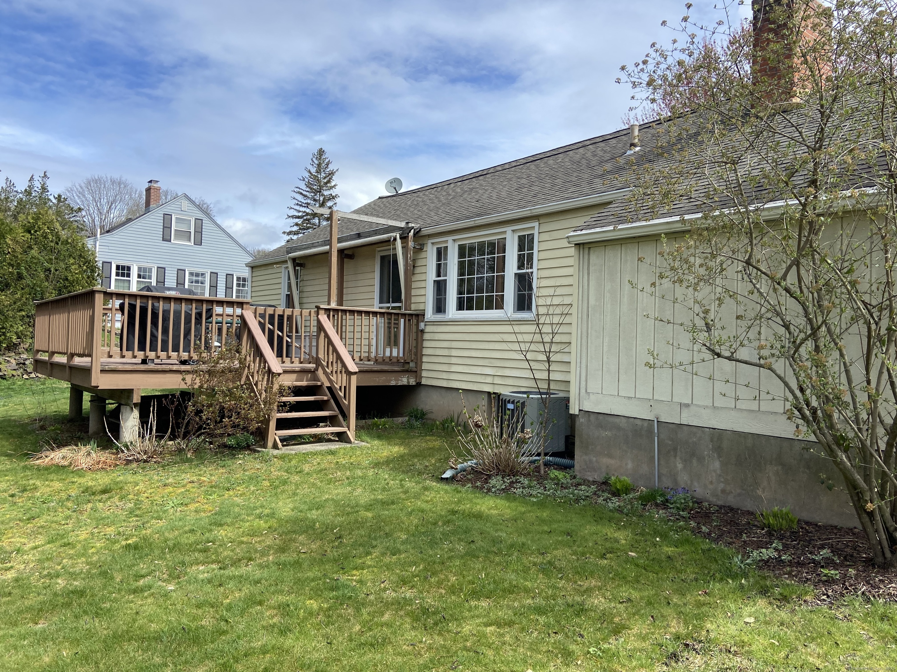 Property Photo: 41 Briarwood Road CT 06107