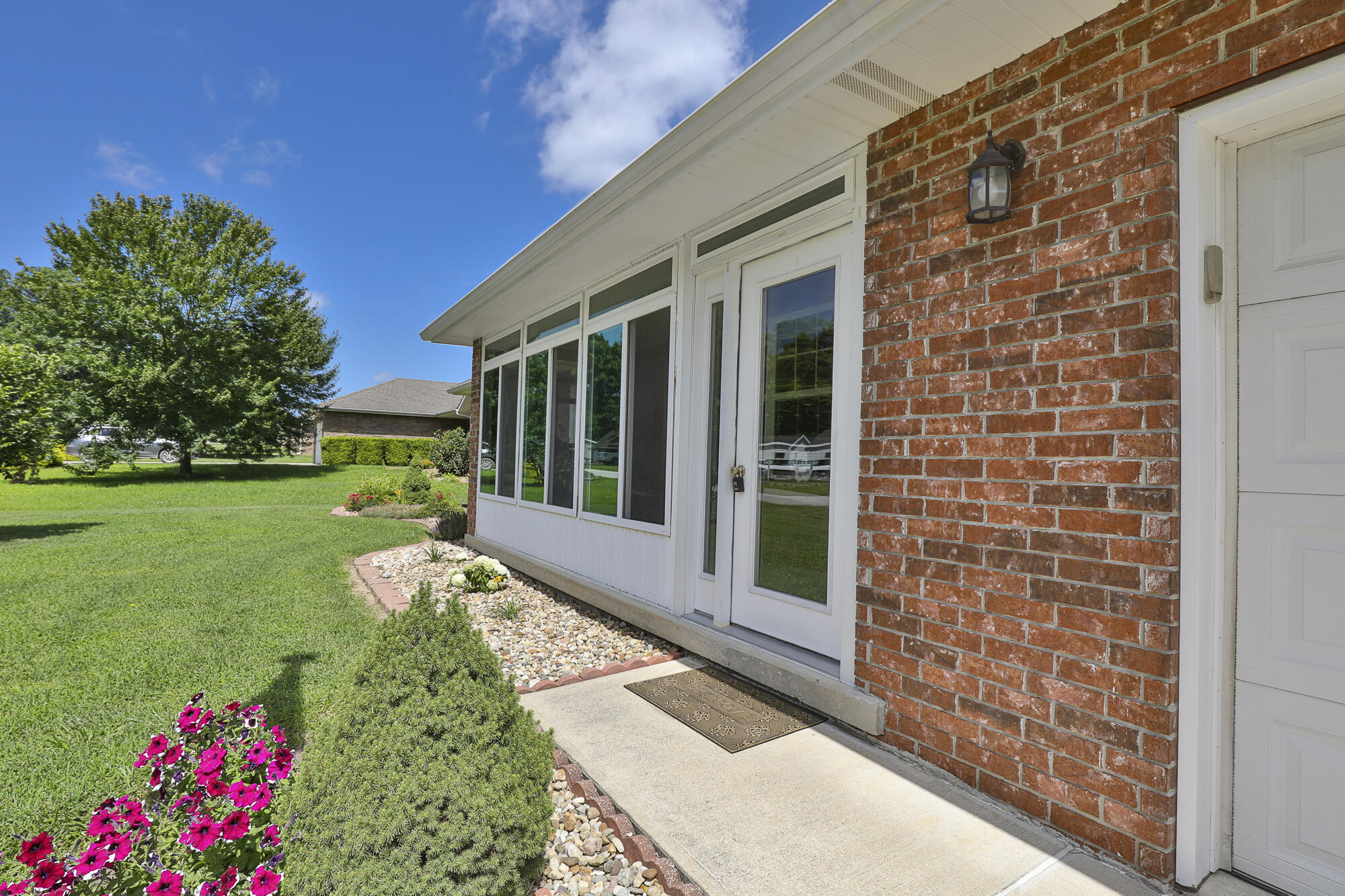 Property Photo: 745 E Lindon Street MO 65613