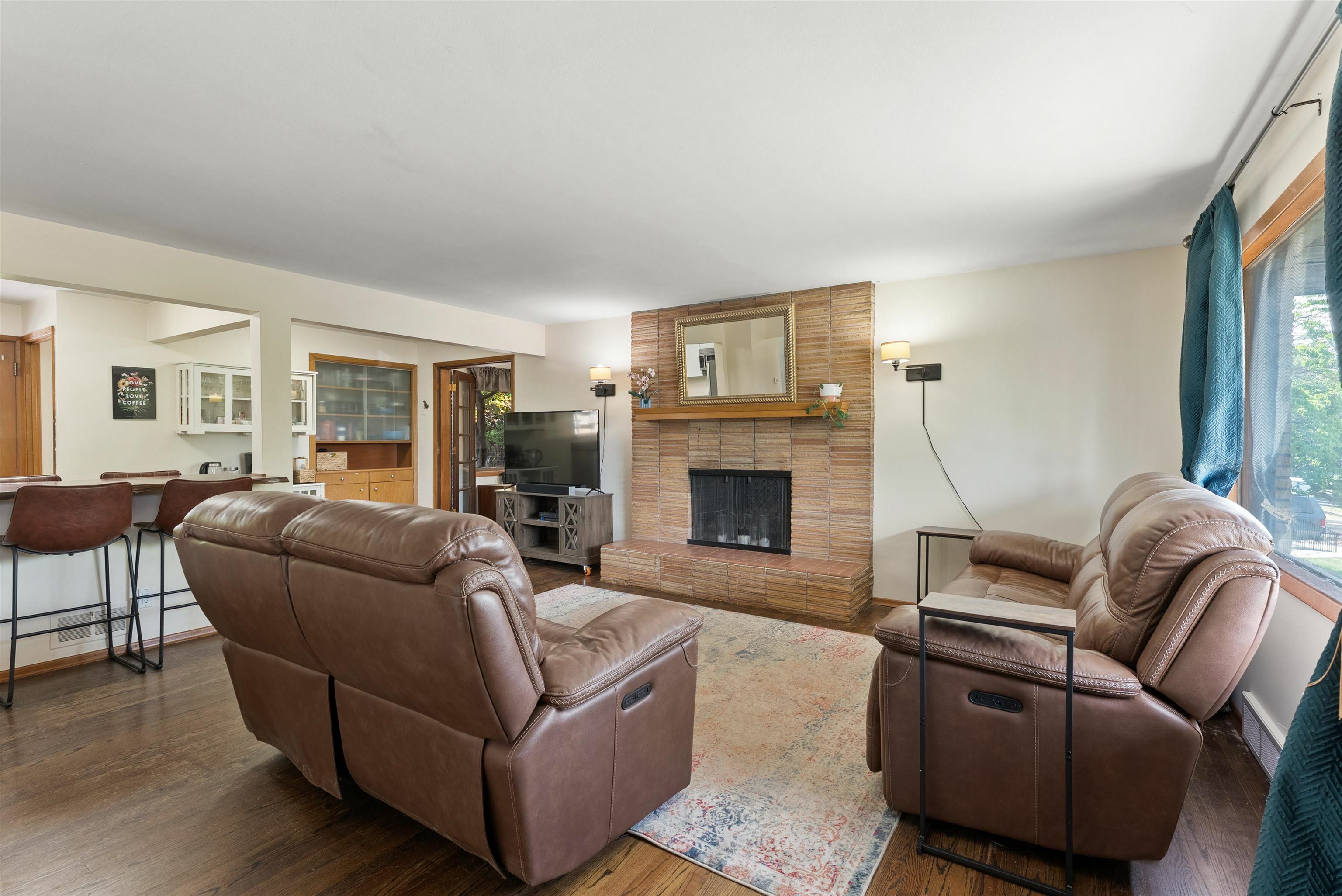 Property Photo: 5704 N Sutherlin St WA 99205