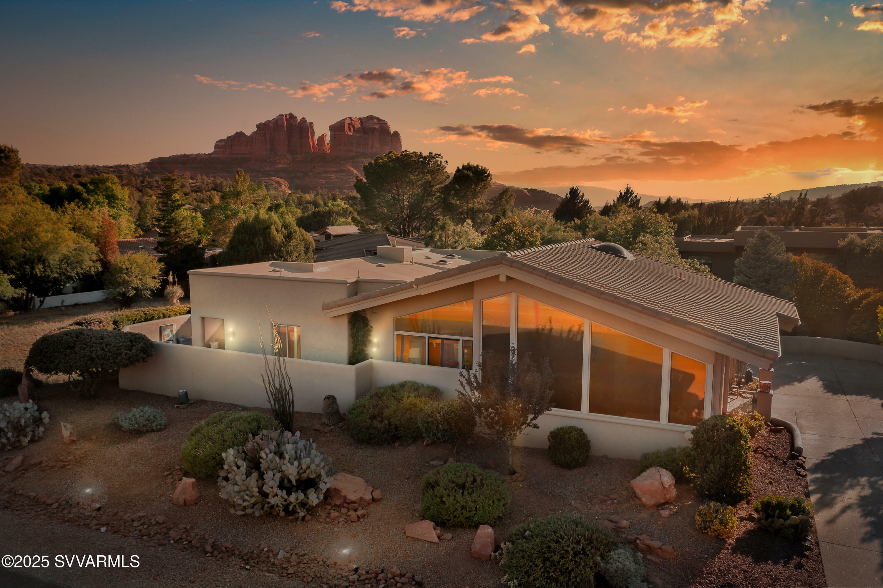 Property Photo: 355 Indian Cliffs Rd AZ 86336