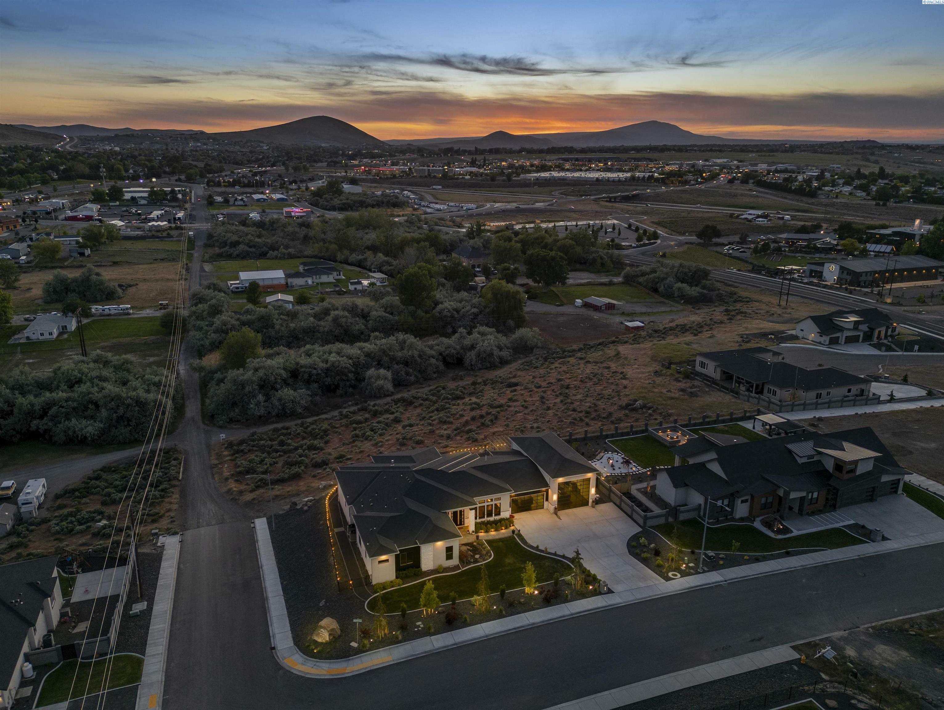 Property Photo: 975 Rieve Court WA 99352