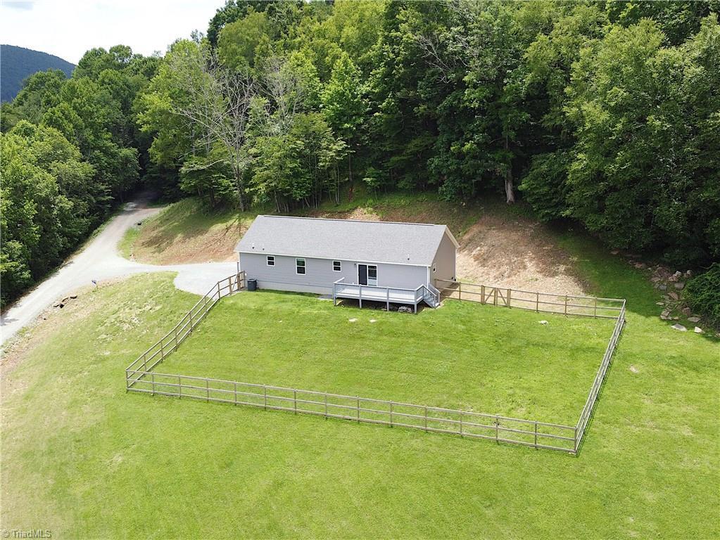 Property Photo: 242 Hickory Heights Drive NC 28607