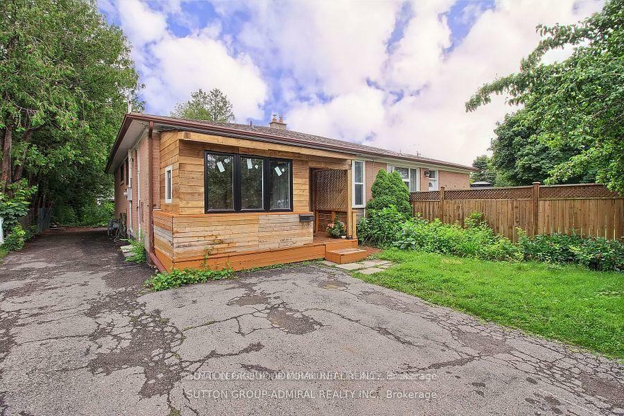Property Photo: 211 Axminster Drive ON L4C 2W2