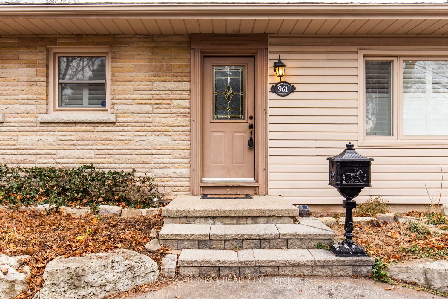 Property Photo: 961 Shadeland Avenue ON L7T 2M4