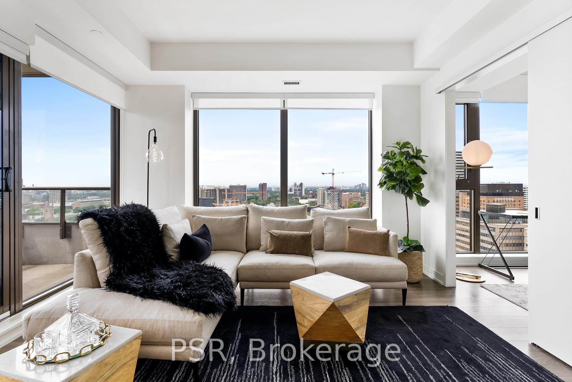 Property Photo: 2 St Thomas Street 2106 ON M5S 2Z1