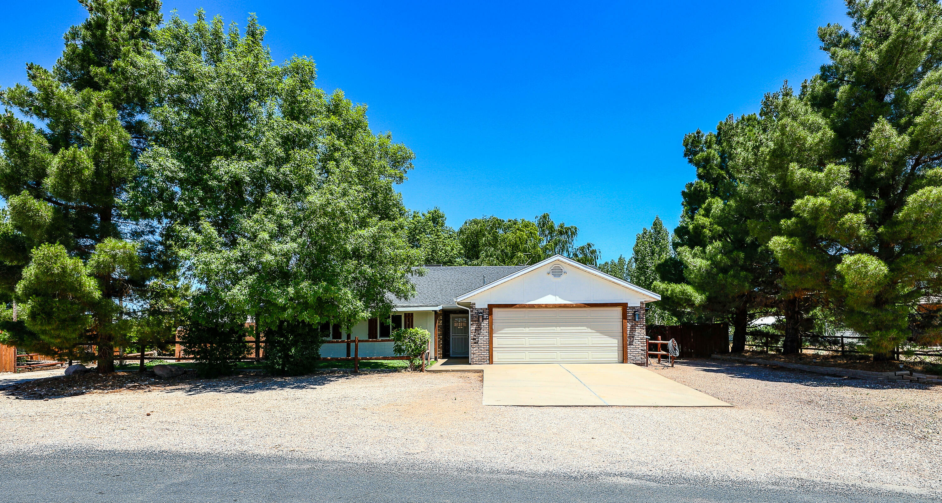 Property Photo: 1470 W Jade Dr UT 84770
