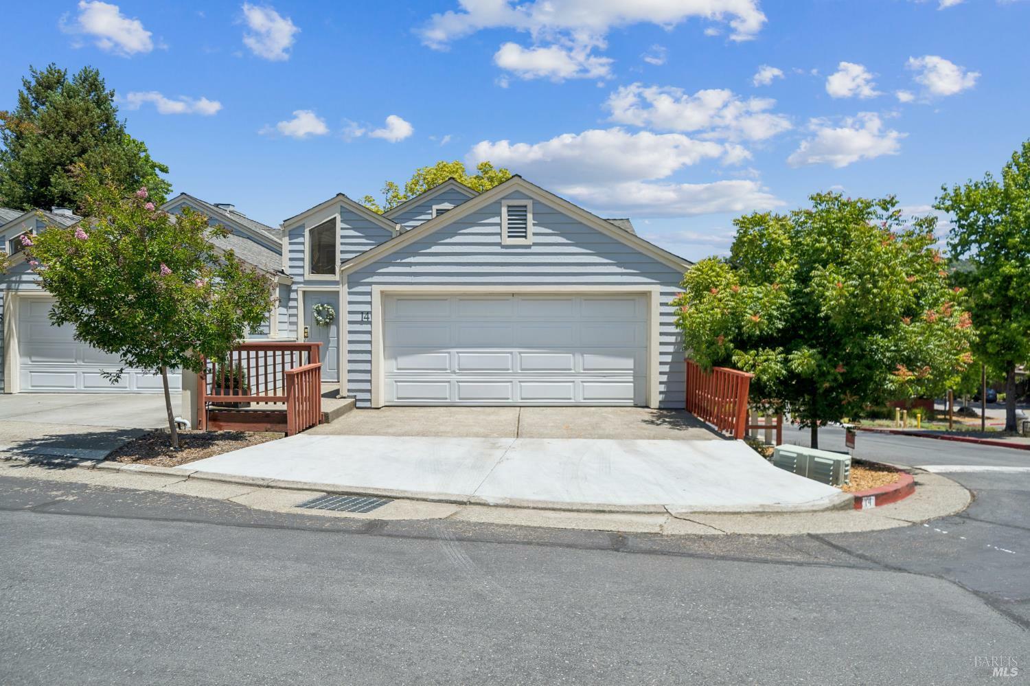 Property Photo: 14 Summerhill Way CA 94903