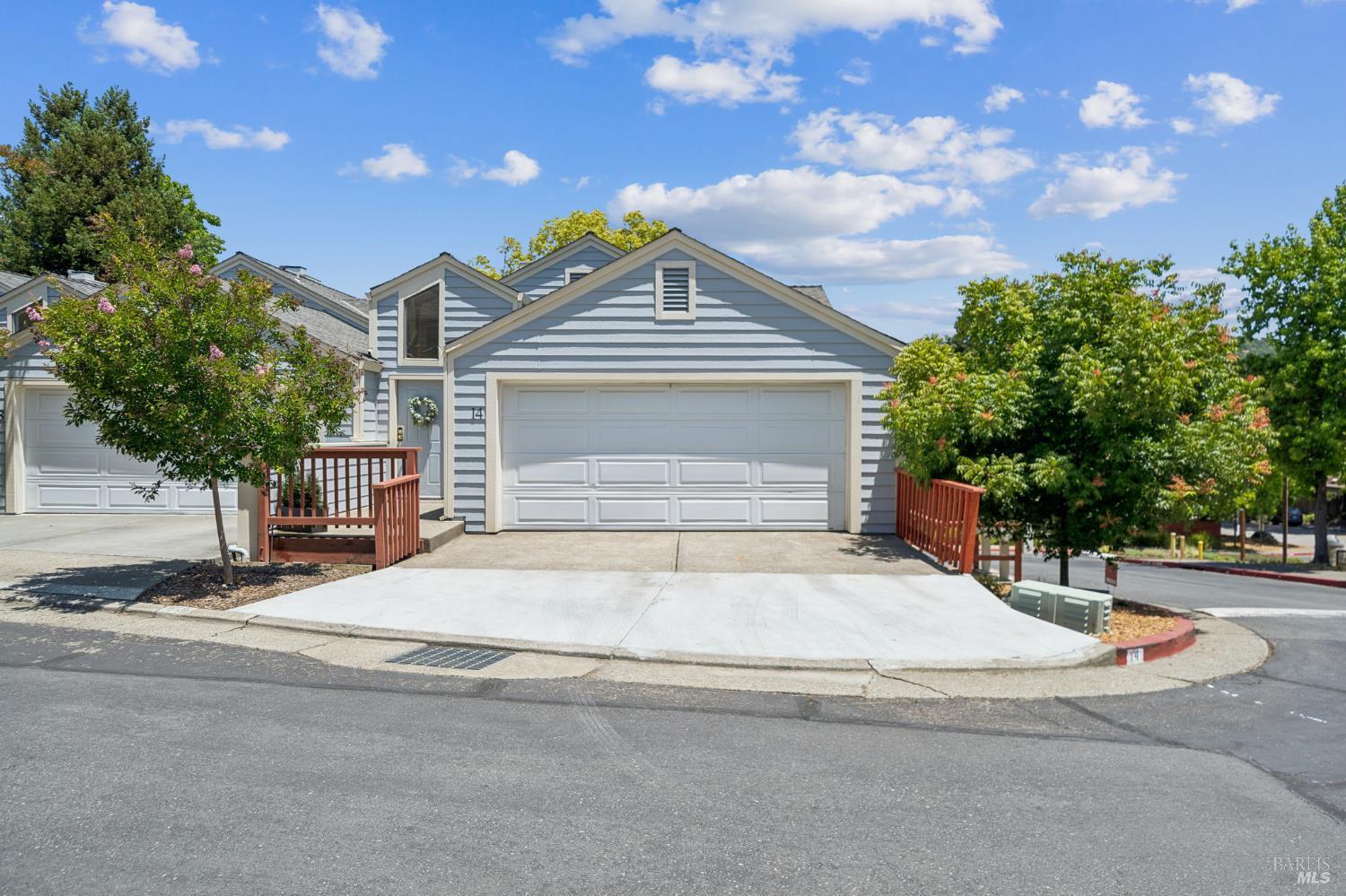 Property Photo: 14 Summerhill Way CA 94903