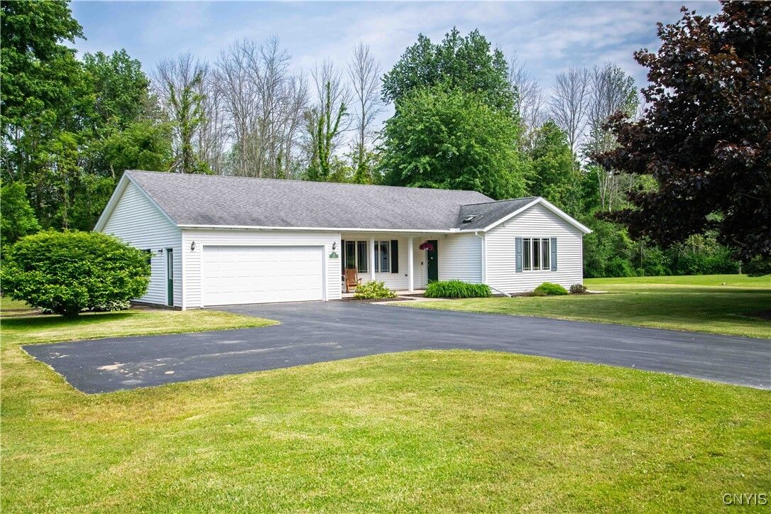 Property Photo: 20 Glencove Drive NY 13126