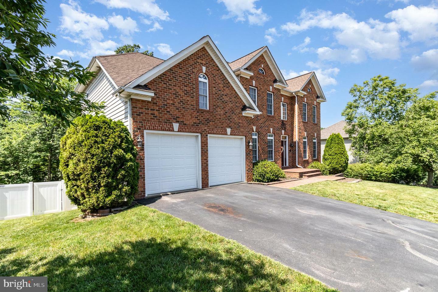 Property Photo: 1012 W Kensington Circle VA 22401