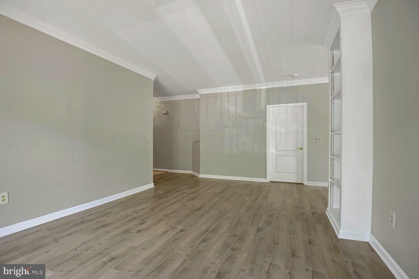 Property Photo: 20901 Cedarpost Square 101 VA 20147
