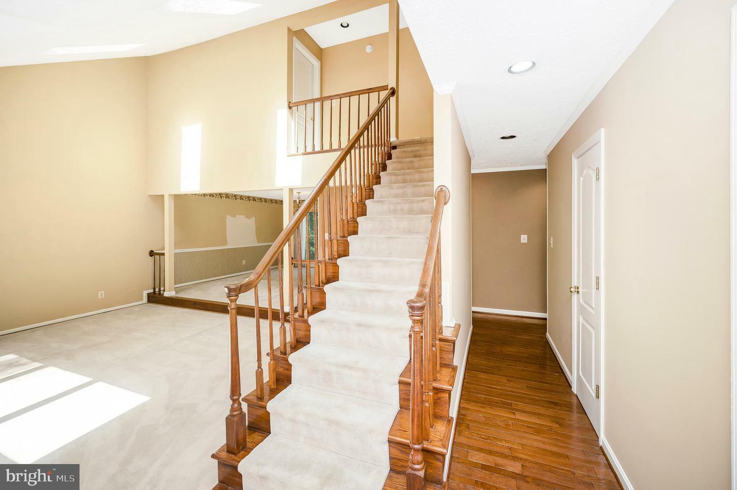 Property Photo: 5599 Small Oak Court VA 22192