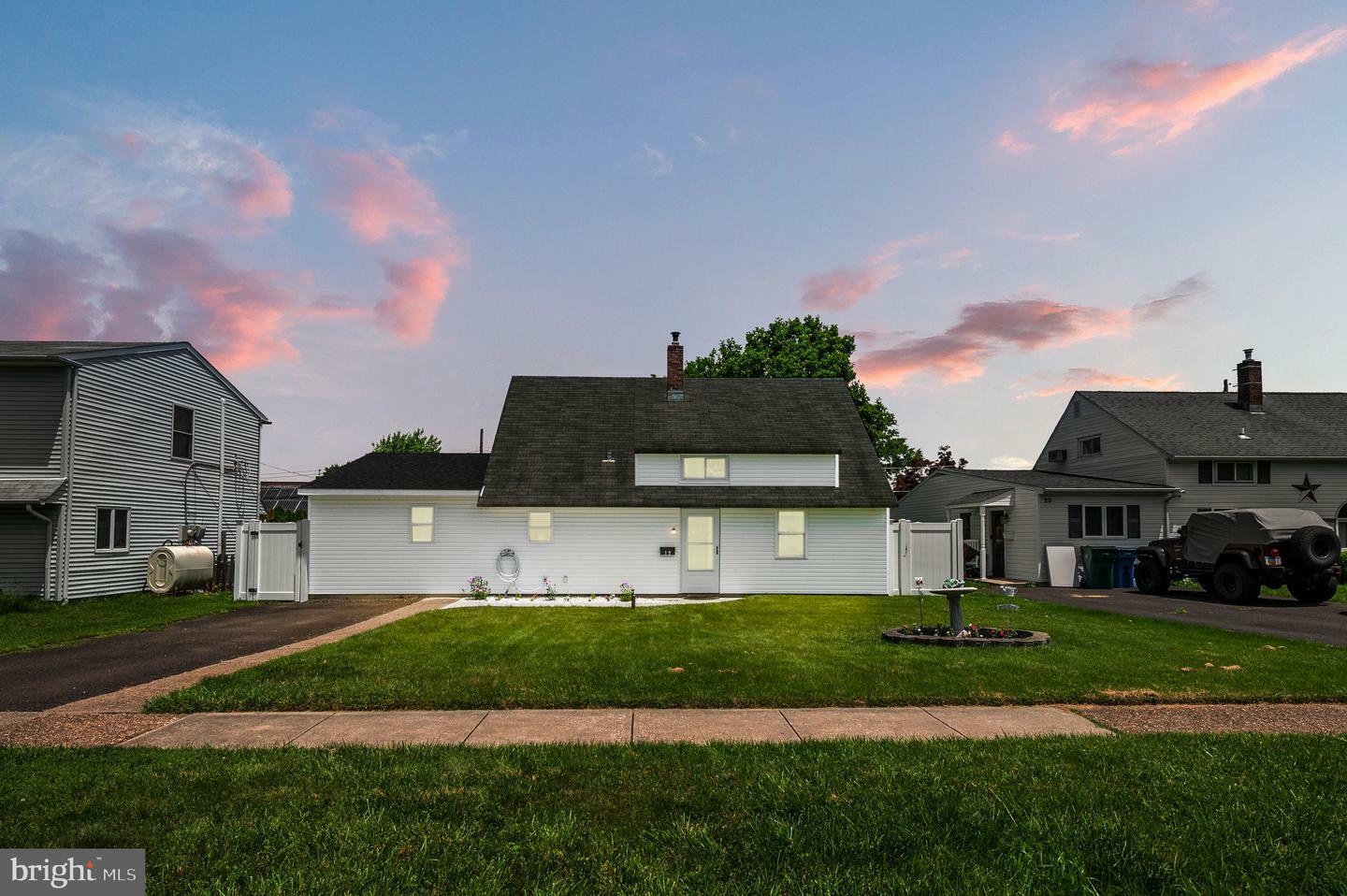 Property Photo:  19 Holly Drive  PA 19055 