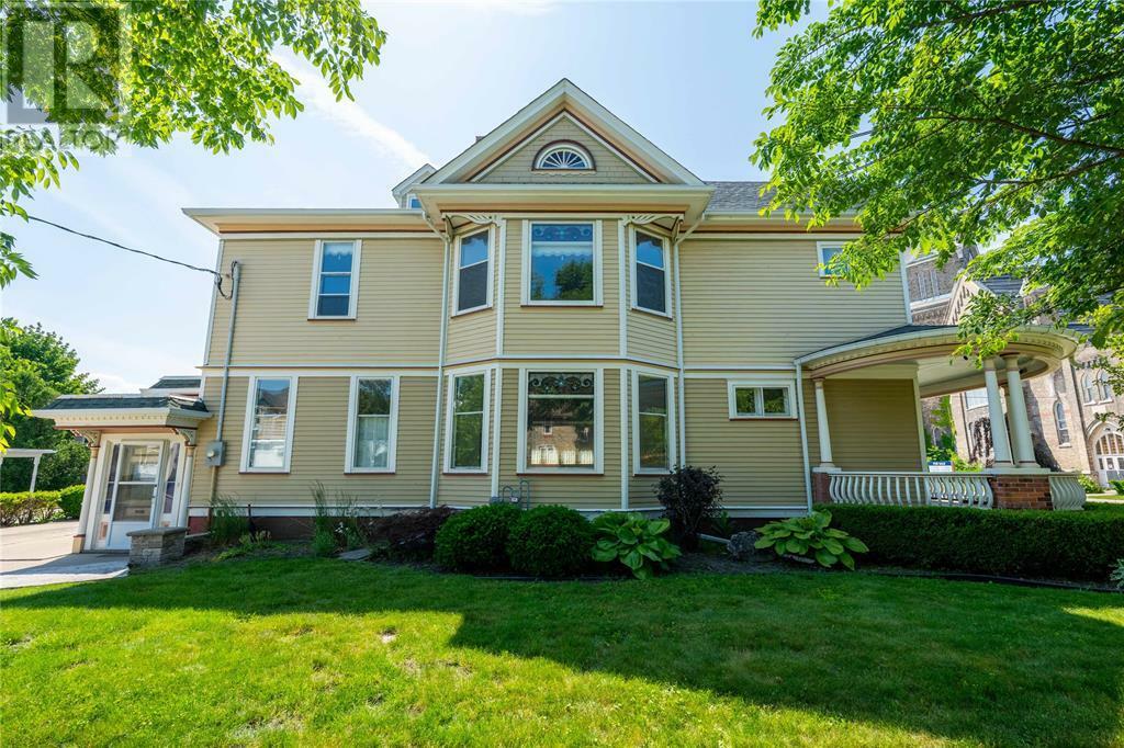 Photo de la propriété:  223 George Street  ON N7T 4H8 