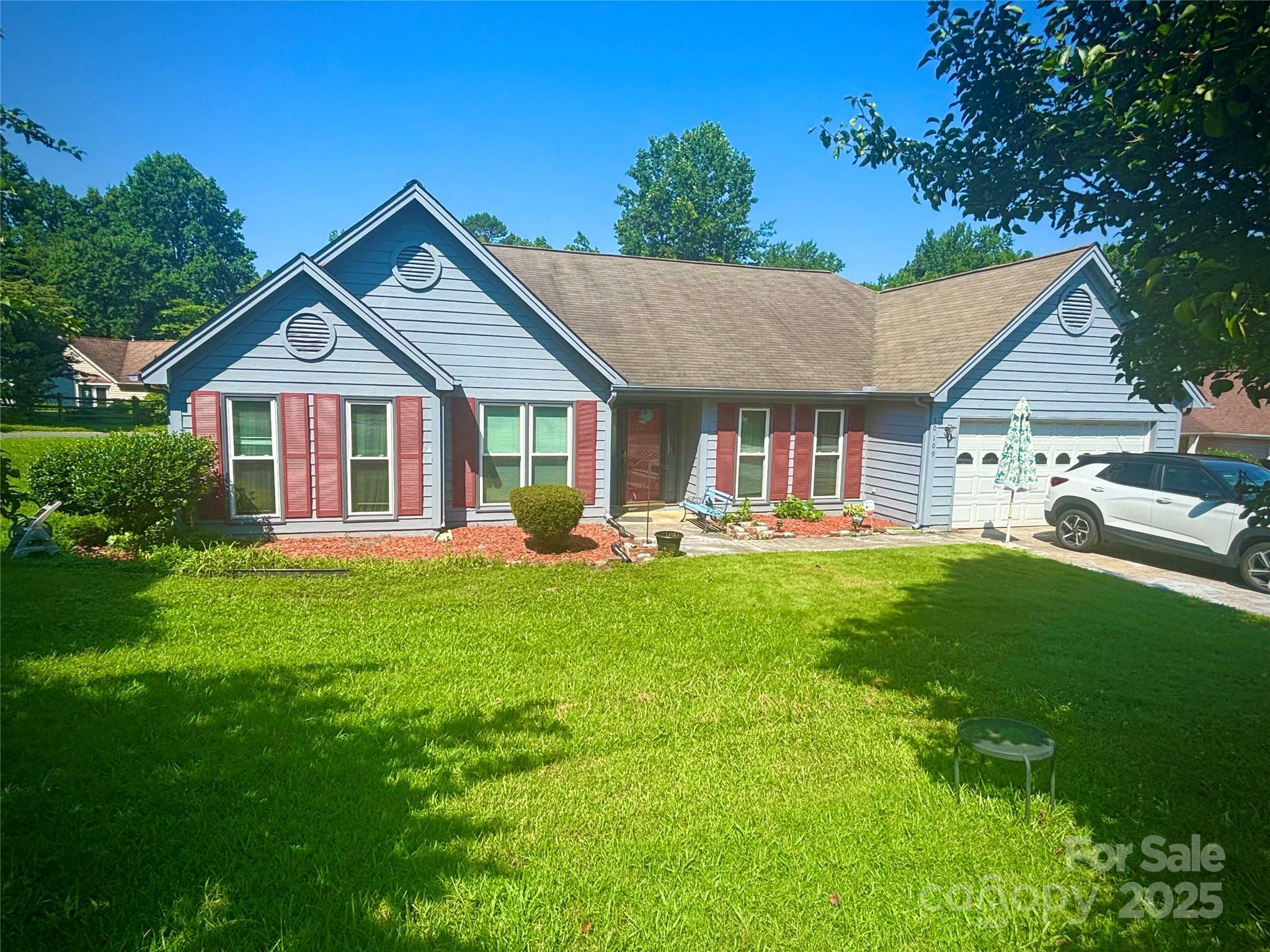 Property Photo: 10109 Crayton Drive NC 28269