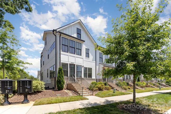 Property Photo: 11938 Fiddlers Roof Lane NC 28277