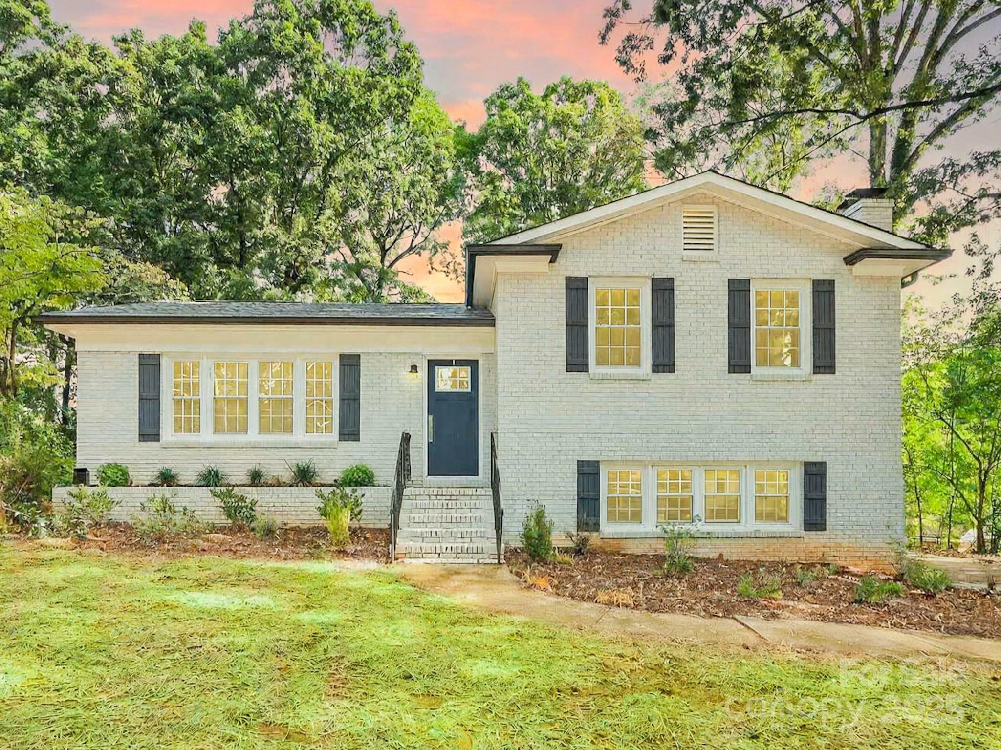 Property Photo: 2119 Archdale Drive NC 28210